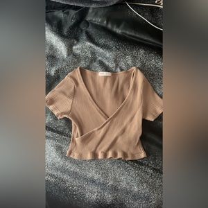 Low cut cropped tee